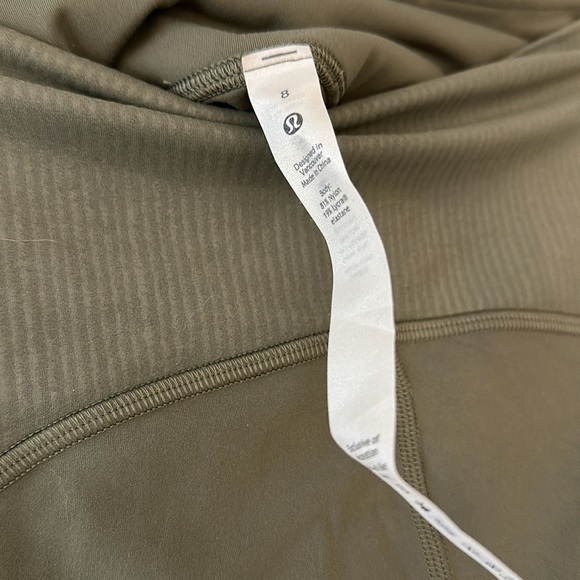 Lululemon bike shorts 8” size 8 - Picture 3 of 3